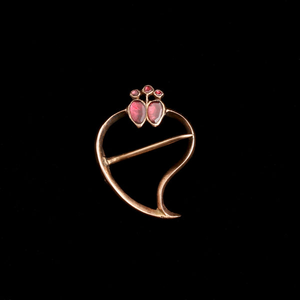 Georgian Garnet Twin Hearts Witch's Heart Lace Pin