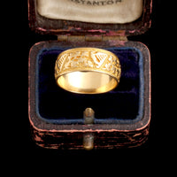 Late Victorian Irish Harps & Clovers Gold Band